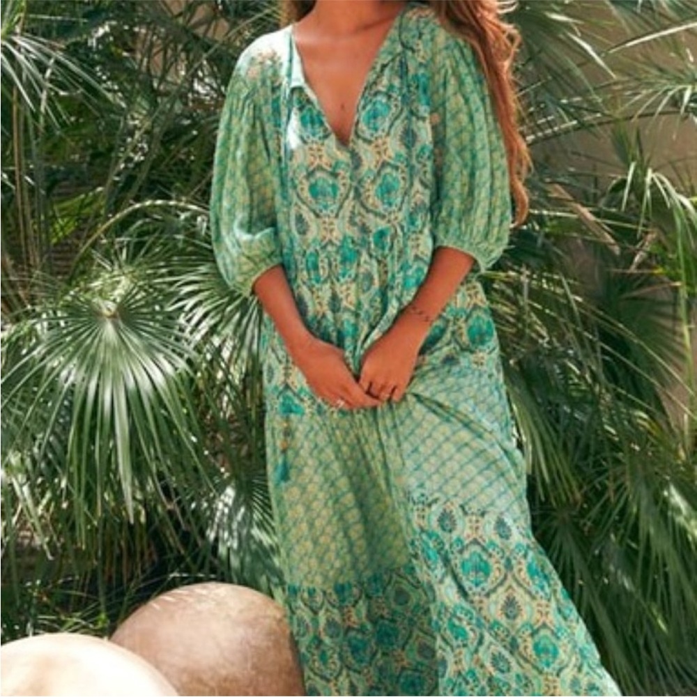 Elegant Green Patterned Maxi Dress